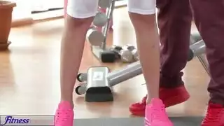 يلمس بوسها