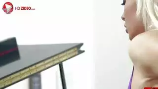 امرأة أكبر سناً ماهرة تبتلع السائل بعد ماراثون مص ونك عميق