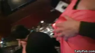 زوجة ساخنة تخون زوجها مع صديقها في الحانة