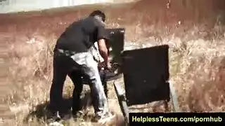 فتاة تجبر شاب وتنيمه