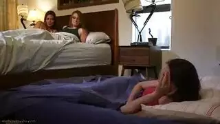 سكس سحاق اخوات ساخنات يمارسن الشذوذالجنسي بمتعة في الفراش فيديو اباحي مجاني