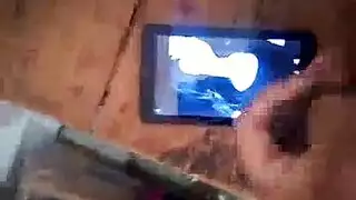 مهارات آني أورورا الشفهية على قضيب سميك وصلب