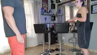 ابتزاز الأم وابنتها